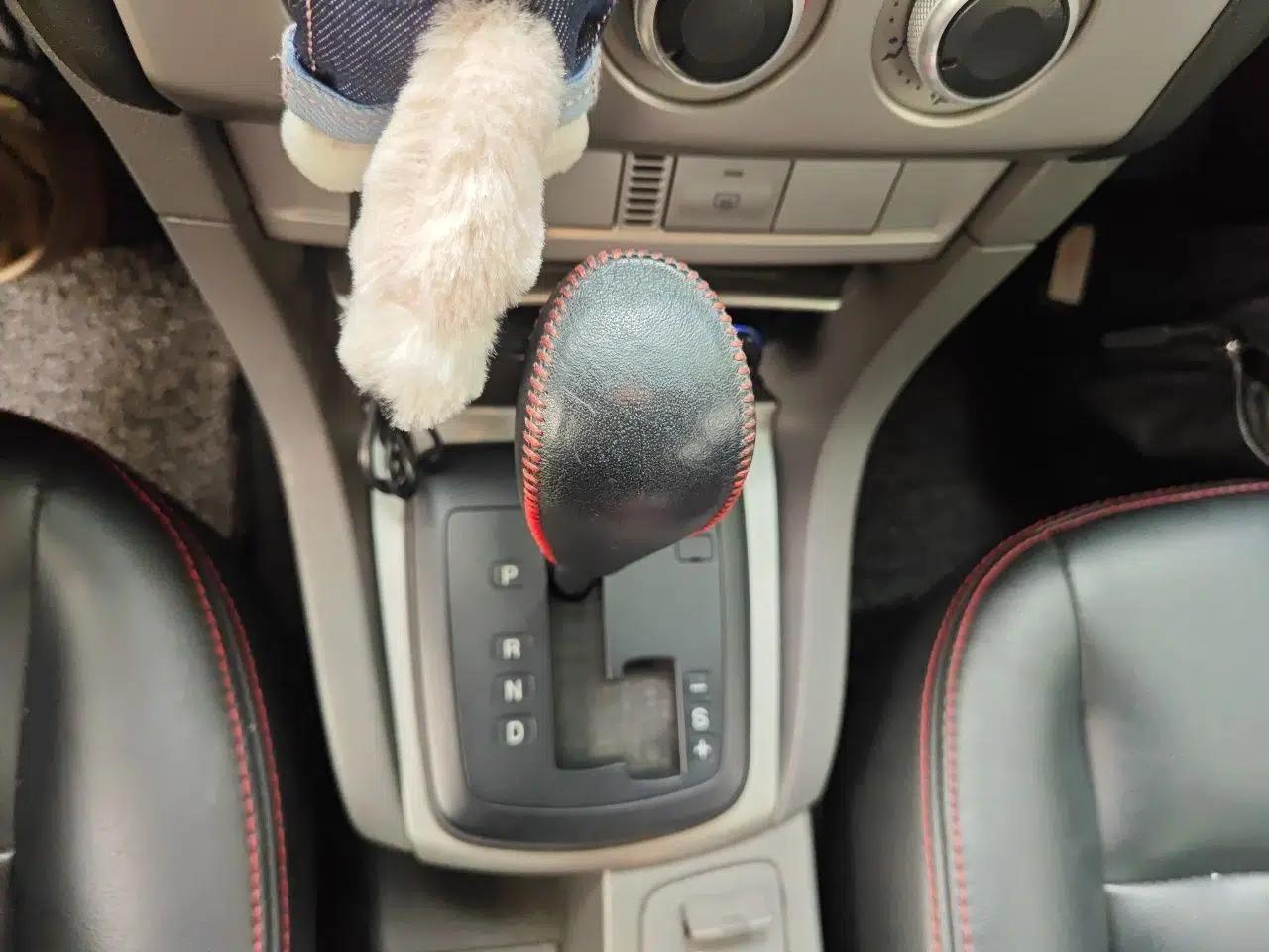 Ford Focus 2013 Hatchback Classic 1.8L Automatic Base Model — миниатюра 14