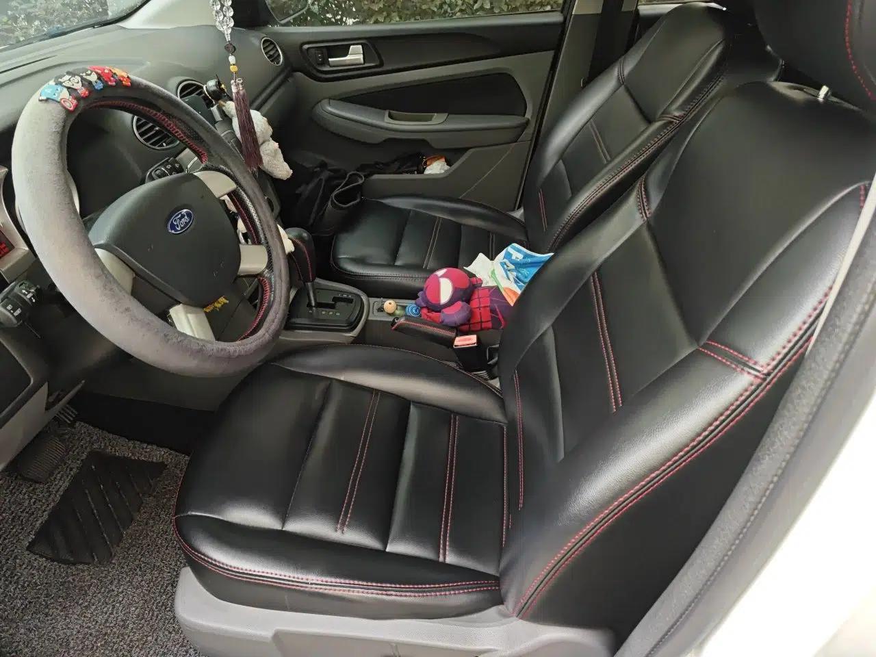 Ford Focus 2013 Hatchback Classic 1.8L Automatic Base Model — миниатюра 15