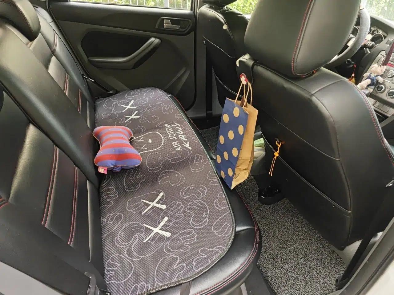 Ford Focus 2013 Hatchback Classic 1.8L Automatic Base Model — миниатюра 17