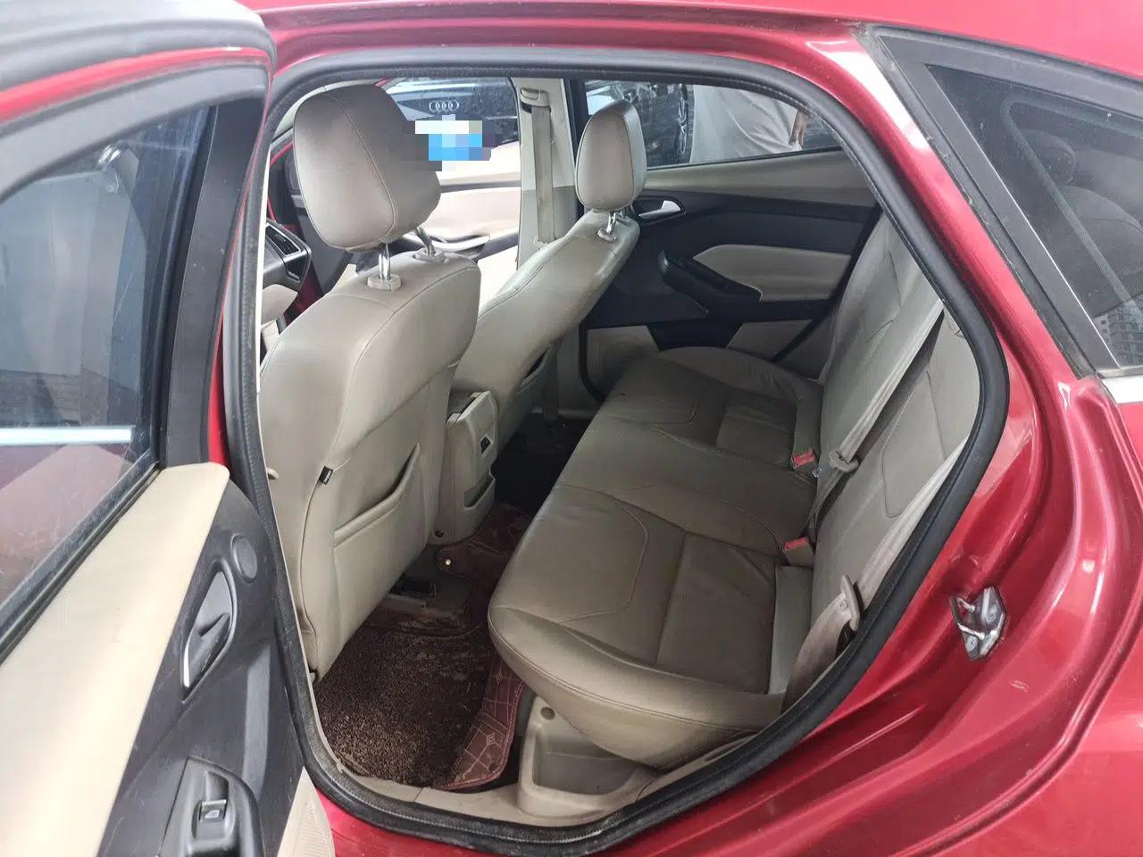 Ford Focus 2017 Sedan EcoBoost 180 Automatic Flagship Model — миниатюра 17