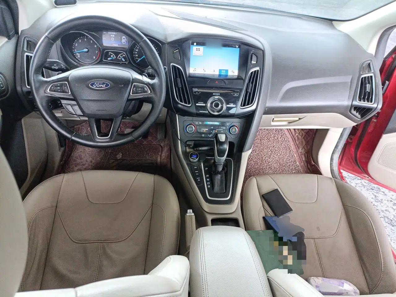 Ford Focus 2017 Sedan EcoBoost 180 Automatic Flagship Model — миниатюра 9