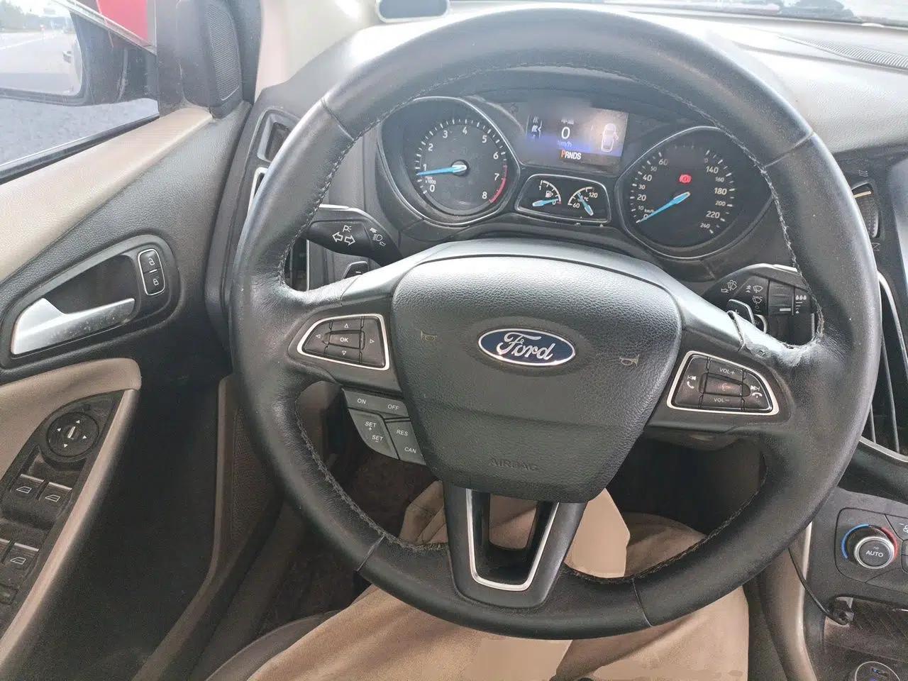 Ford Focus 2017 Sedan EcoBoost 180 Automatic Flagship Model — миниатюра 10