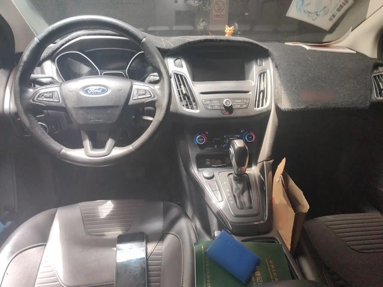 Ford Focus 2018 Hatchback Classic EcoBoost 180 Automatic Elite Model — миниатюра 9