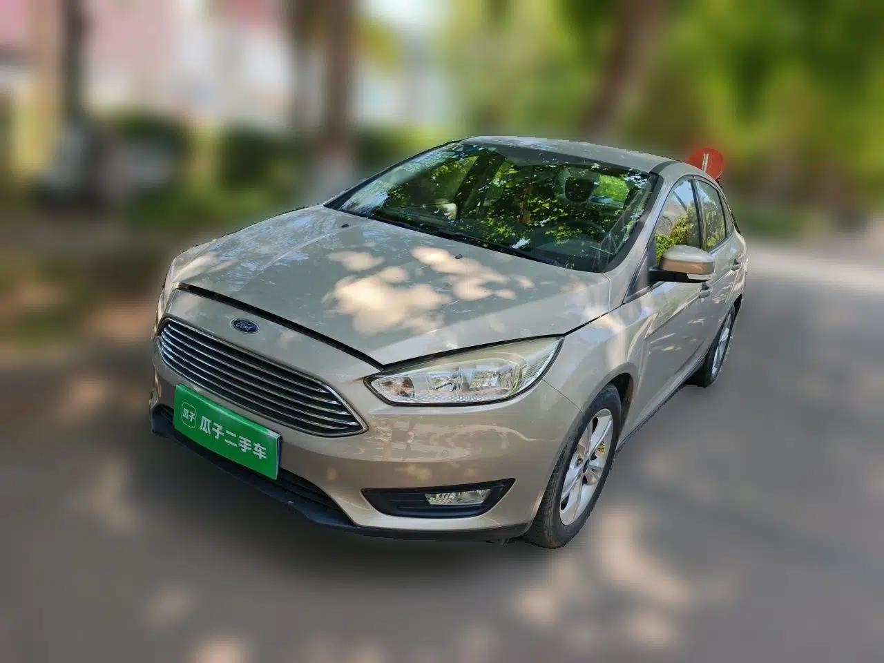 Ford Focus 2015 Sedan 1.6L Automatic Comfort Model — миниатюра 1