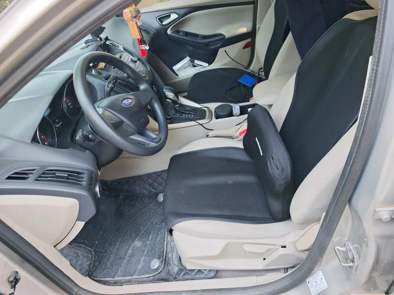 Ford Focus 2015 Sedan 1.6L Automatic Comfort Model — миниатюра 15