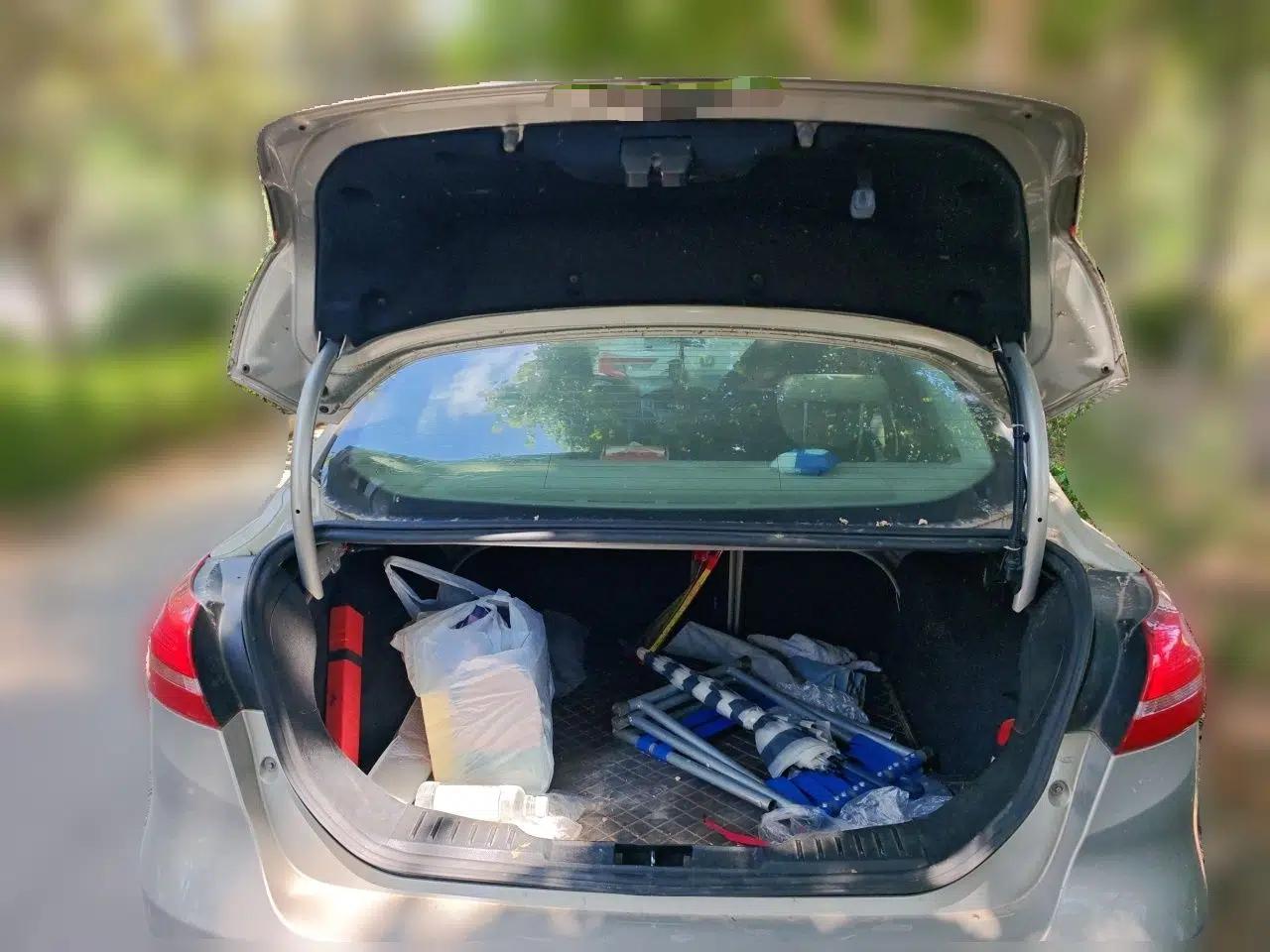 Ford Focus 2015 Sedan 1.6L Automatic Comfort Model — миниатюра 19