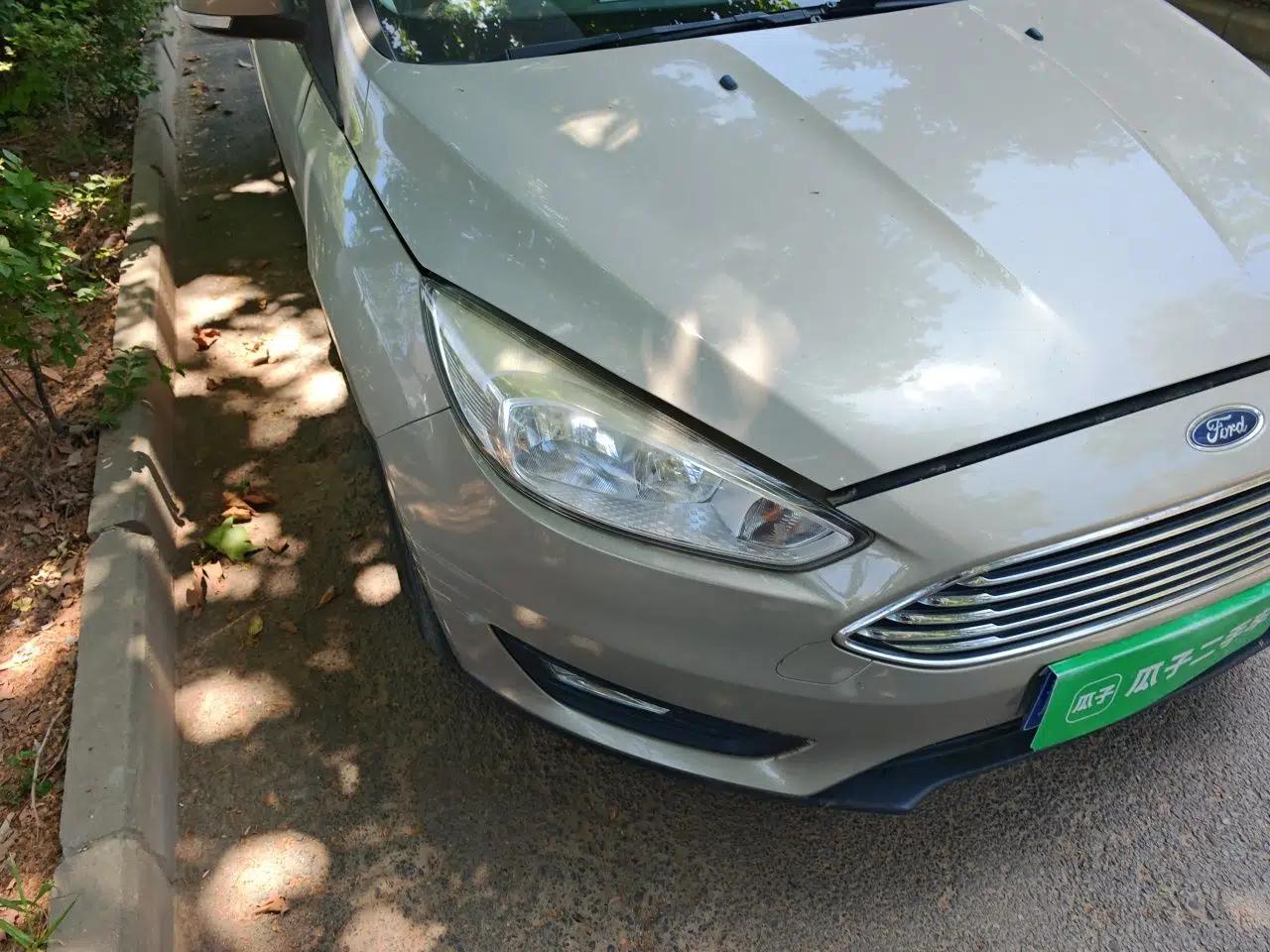 Ford Focus 2015 Sedan 1.6L Automatic Comfort Model — миниатюра 7