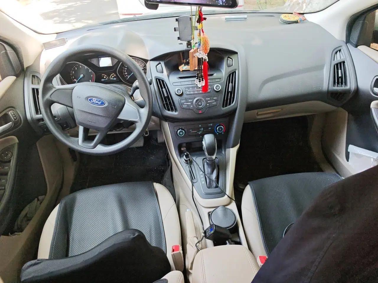 Ford Focus 2015 Sedan 1.6L Automatic Comfort Model — миниатюра 9