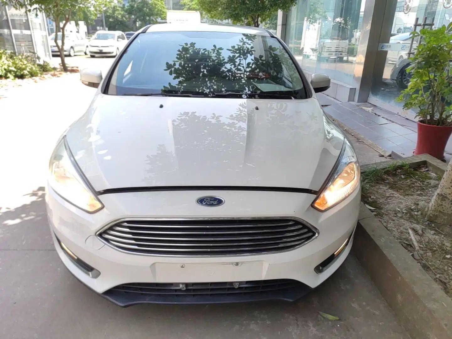 Ford Focus 2015 Sedan EcoBoost 180 Automatic Elite Model — миниатюра 2