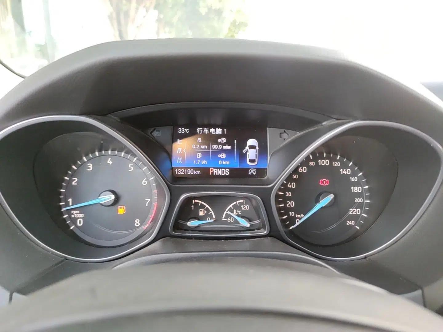 Ford Focus 2015 Sedan EcoBoost 180 Automatic Elite Model — миниатюра 19