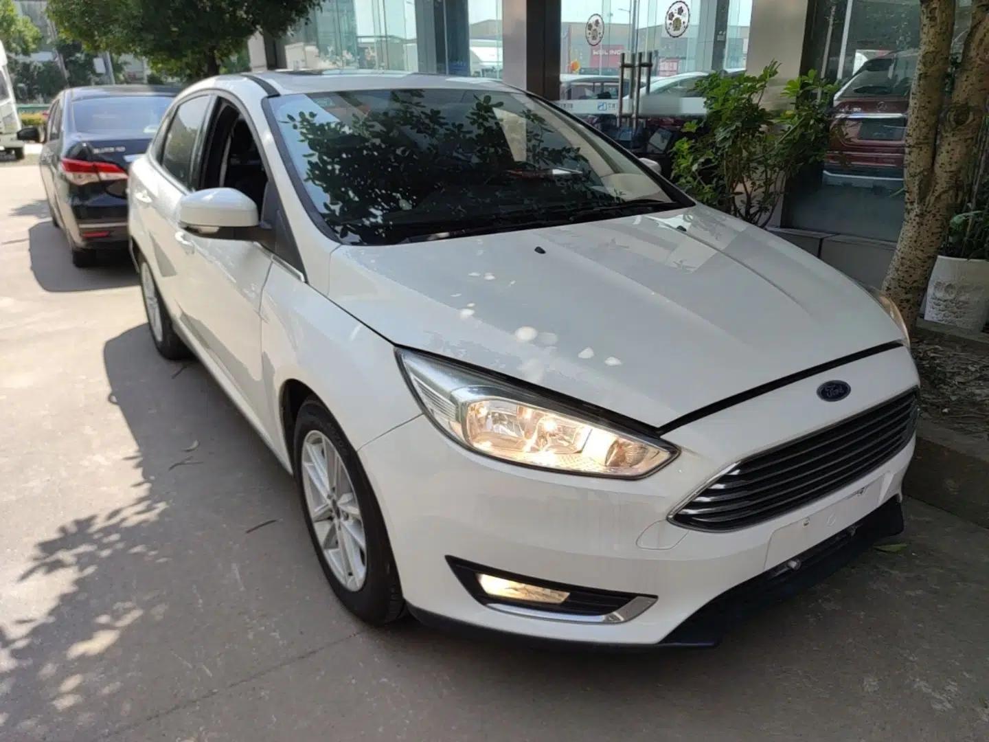 Ford Focus 2015 Sedan EcoBoost 180 Automatic Elite Model — миниатюра 3