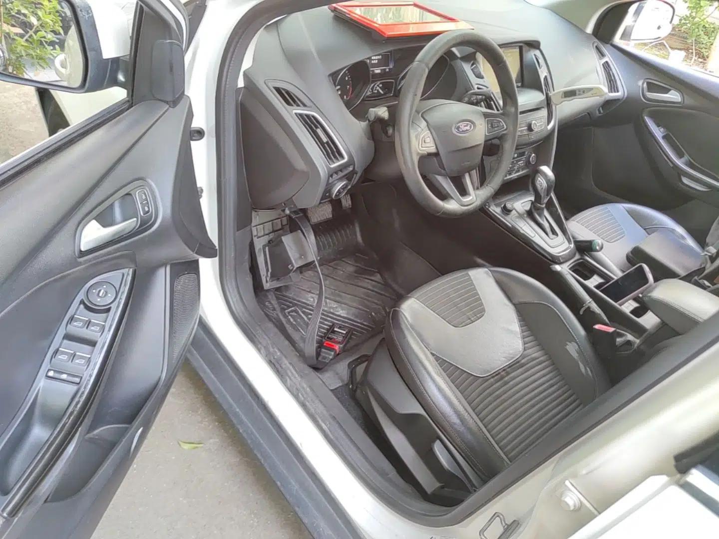 Ford Focus 2015 Sedan EcoBoost 180 Automatic Elite Model — миниатюра 23