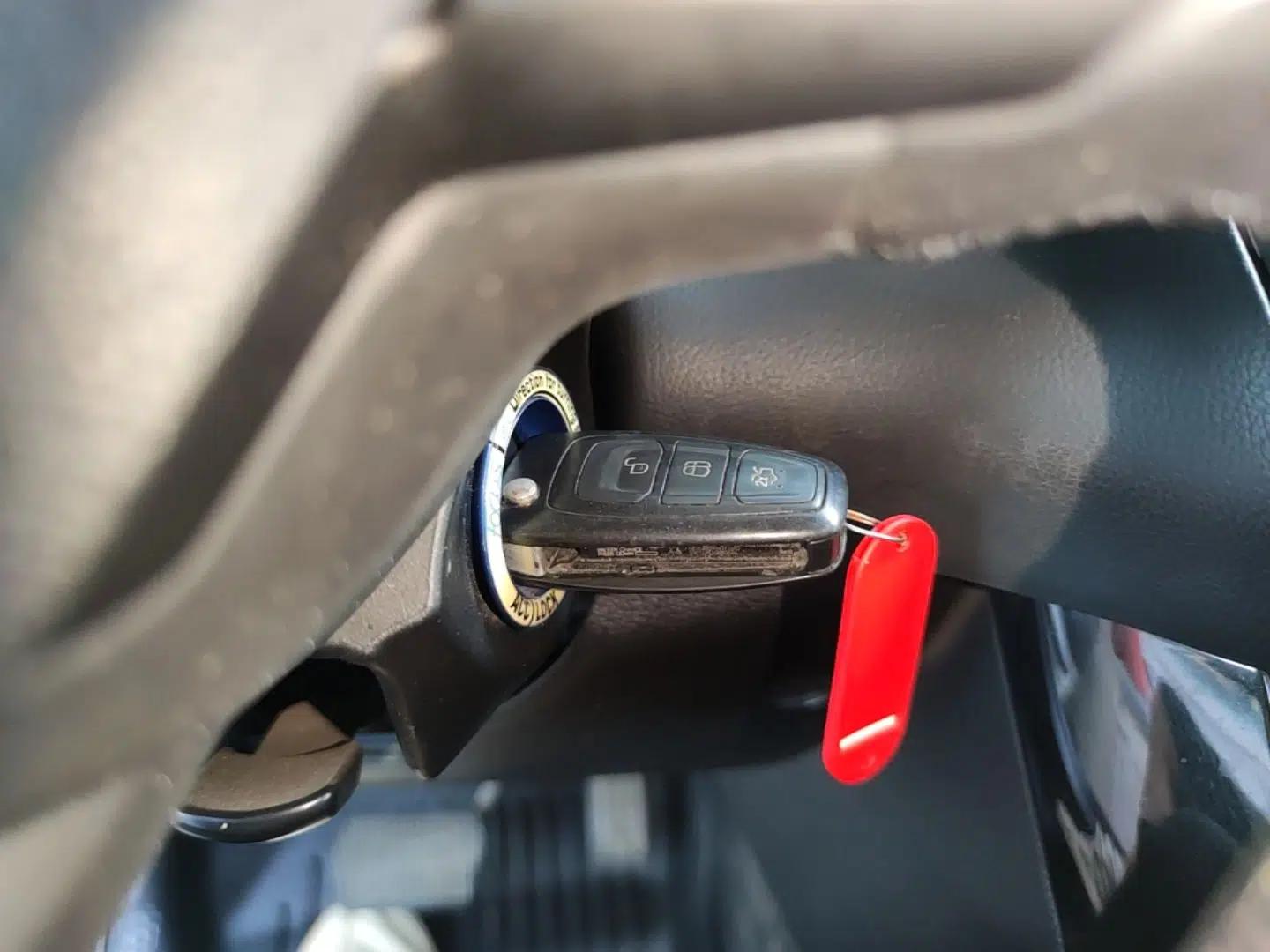 Ford Focus 2015 Sedan EcoBoost 180 Automatic Elite Model — миниатюра 28