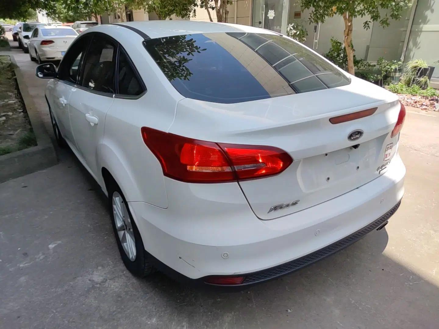 Ford Focus 2015 Sedan EcoBoost 180 Automatic Elite Model — миниатюра 4