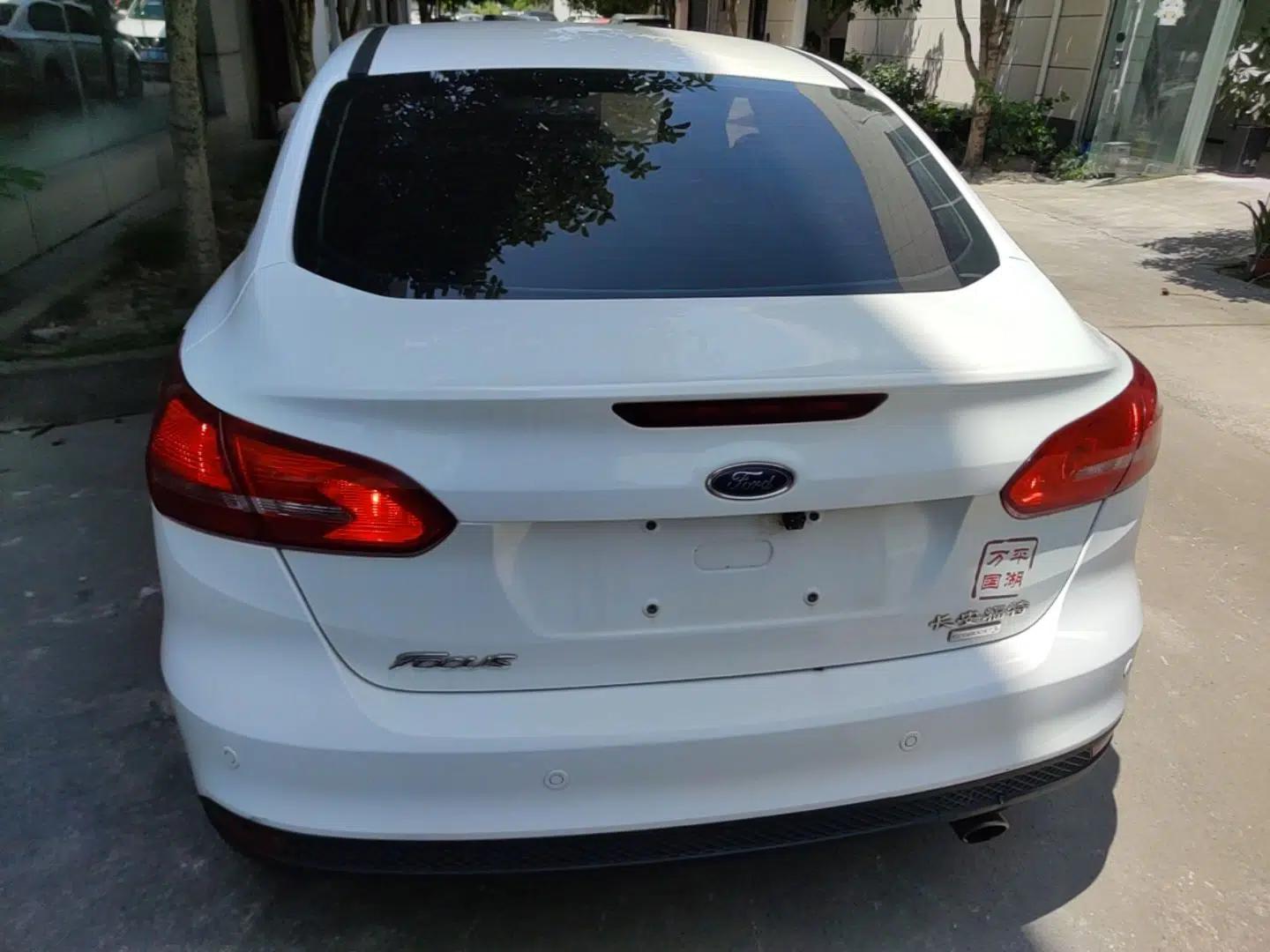 Ford Focus 2015 Sedan EcoBoost 180 Automatic Elite Model — миниатюра 5