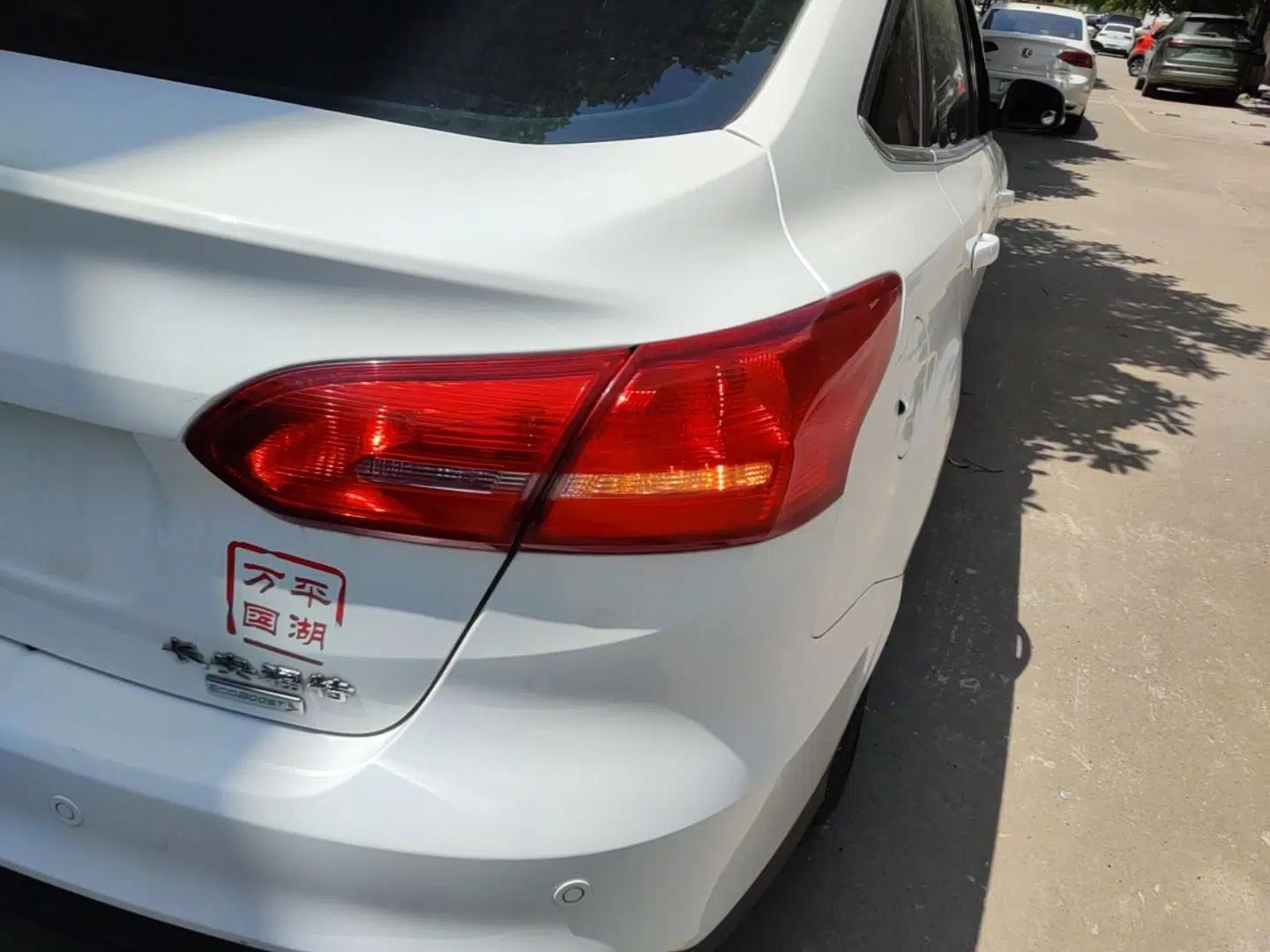 Ford Focus 2015 Sedan EcoBoost 180 Automatic Elite Model — миниатюра 9