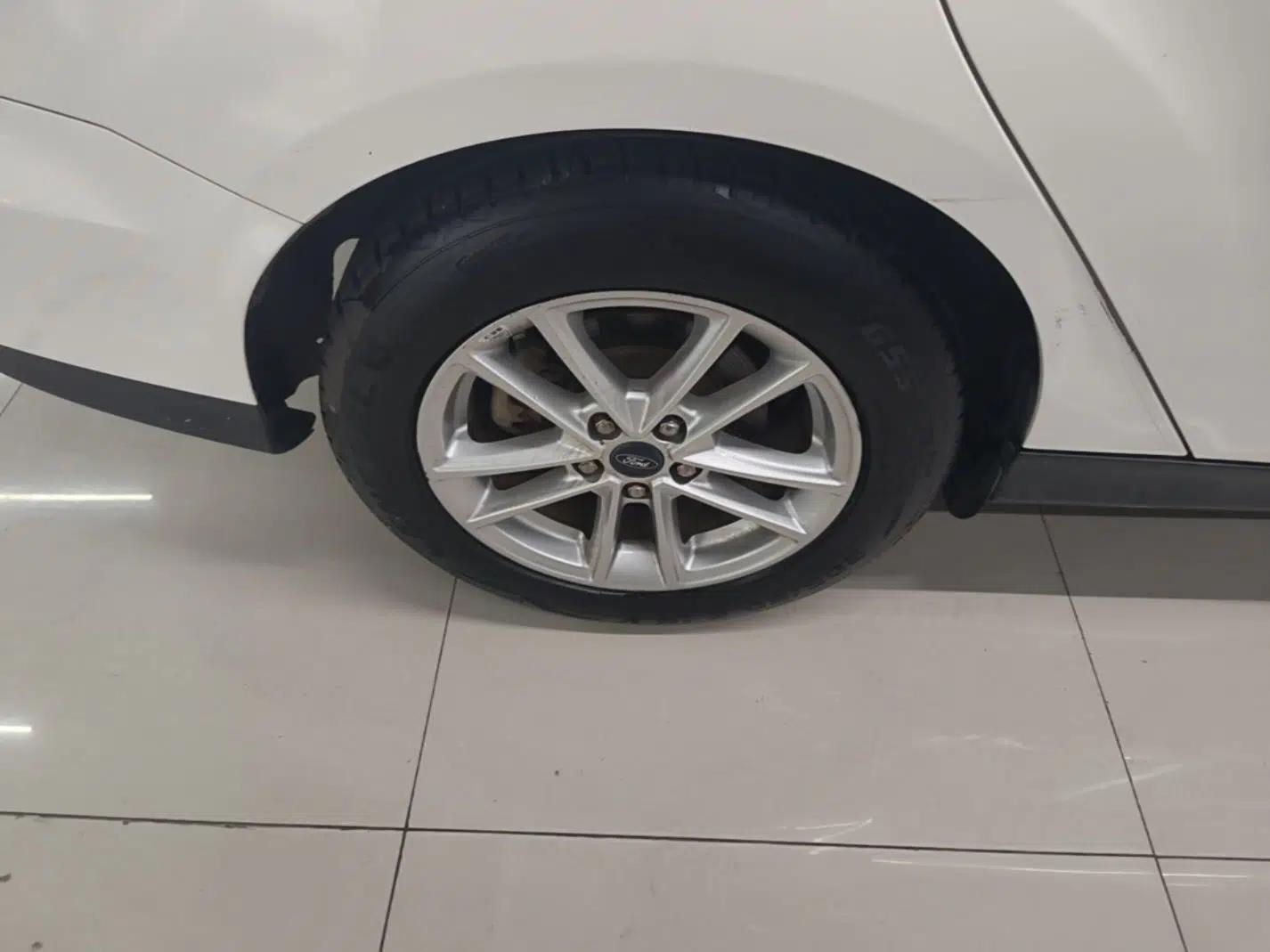 Ford Focus 2017 Sedan 1.6L Automatic Fashion Edition Smart Drive Version — миниатюра 11