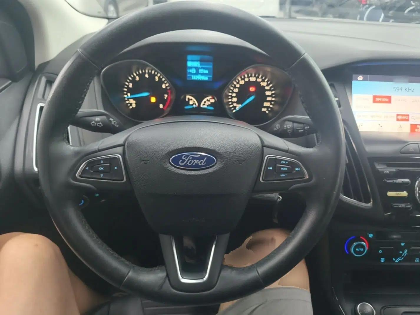 Ford Focus 2017 Sedan 1.6L Automatic Fashion Edition Smart Drive Version — миниатюра 13