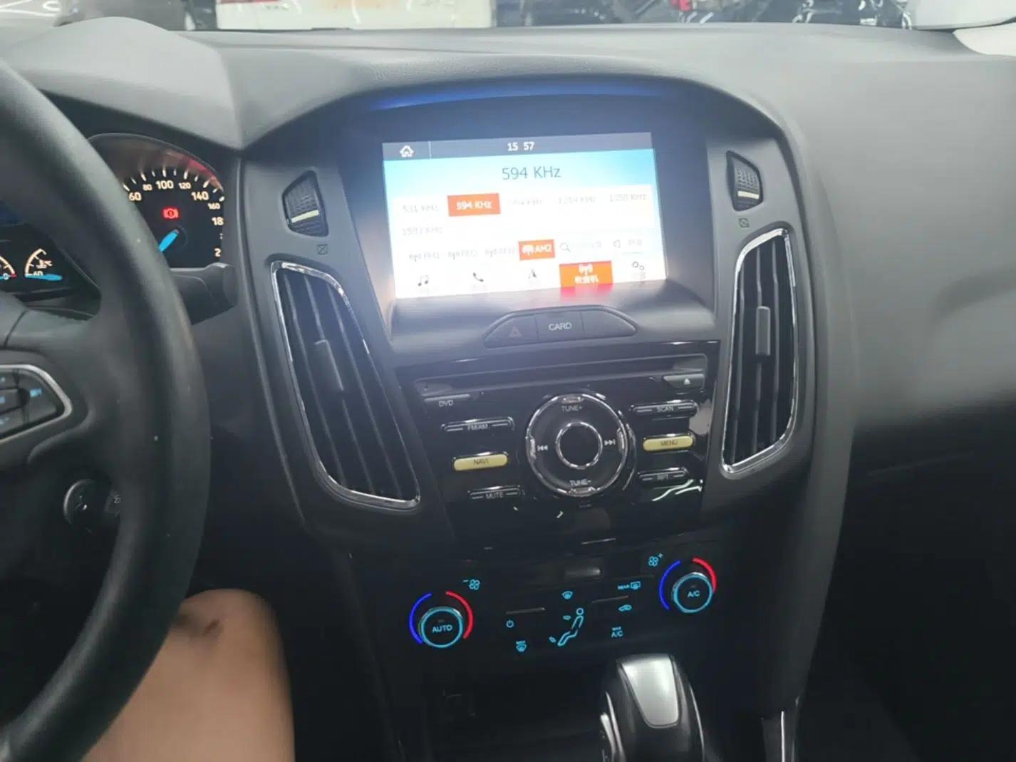 Ford Focus 2017 Sedan 1.6L Automatic Fashion Edition Smart Drive Version — миниатюра 15