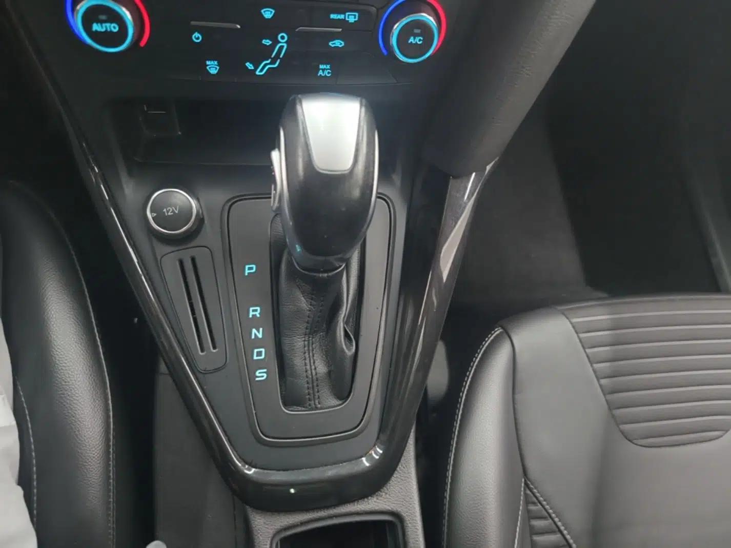 Ford Focus 2017 Sedan 1.6L Automatic Fashion Edition Smart Drive Version — миниатюра 16