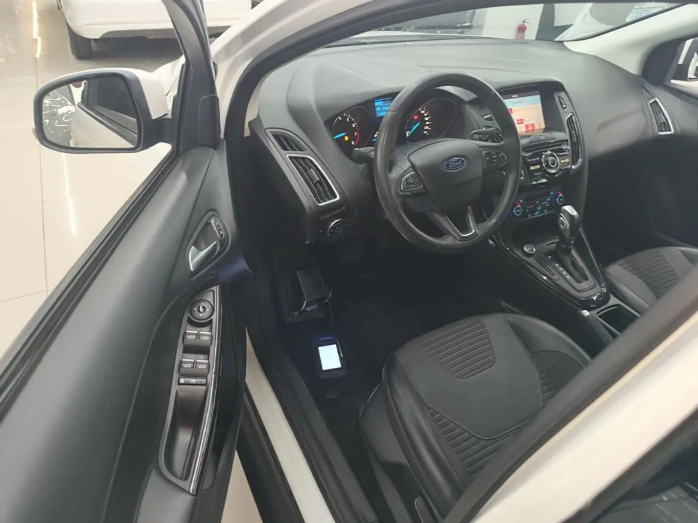 Ford Focus 2017 Sedan 1.6L Automatic Fashion Edition Smart Drive Version — миниатюра 18