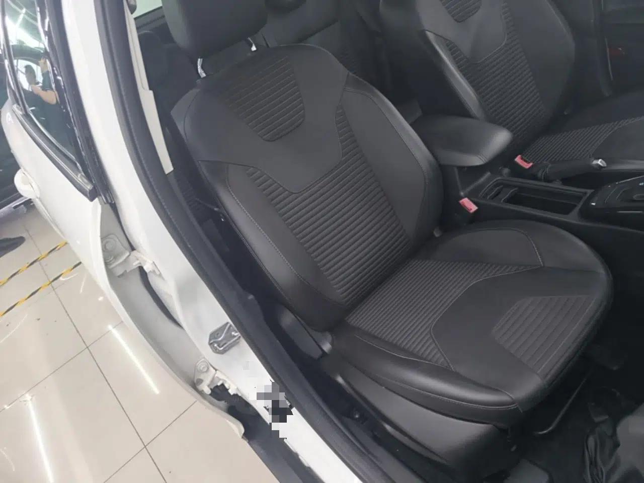 Ford Focus 2017 Sedan 1.6L Automatic Fashion Edition Smart Drive Version — миниатюра 19
