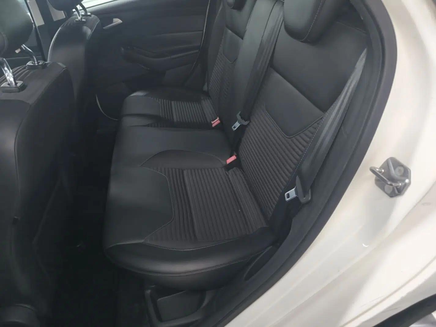 Ford Focus 2017 Sedan 1.6L Automatic Fashion Edition Smart Drive Version — миниатюра 20