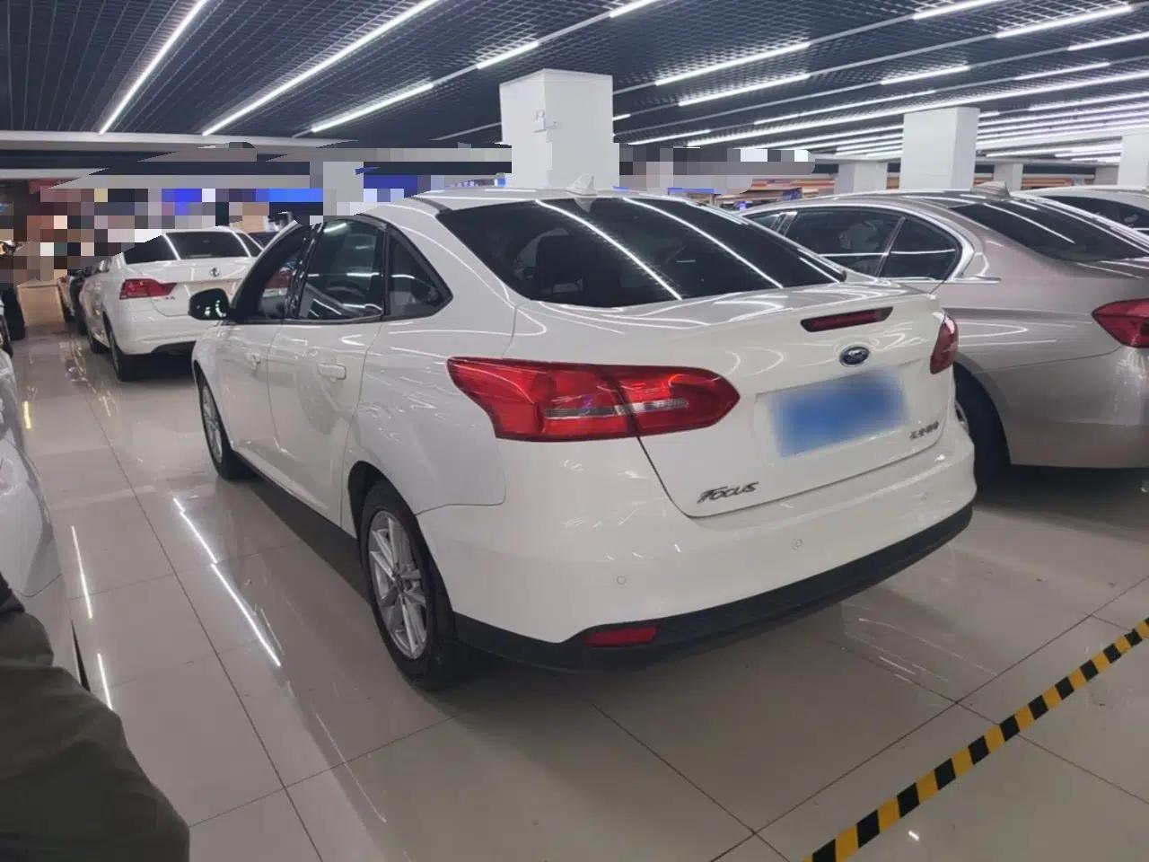 Ford Focus 2017 Sedan 1.6L Automatic Fashion Edition Smart Drive Version — миниатюра 4