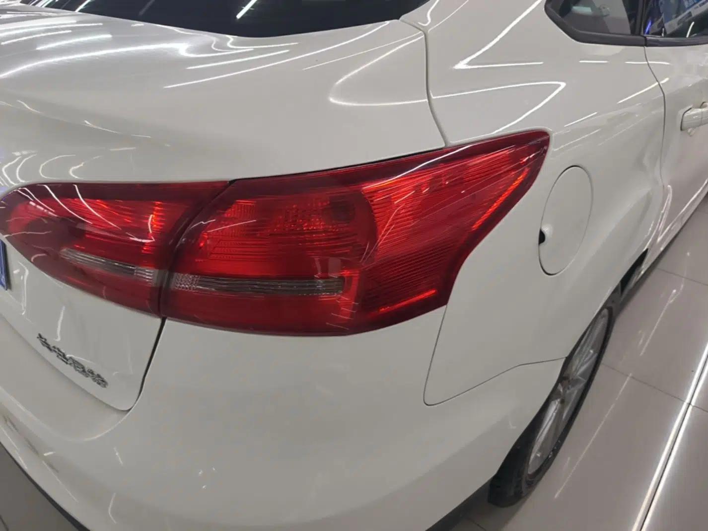 Ford Focus 2017 Sedan 1.6L Automatic Fashion Edition Smart Drive Version — миниатюра 9