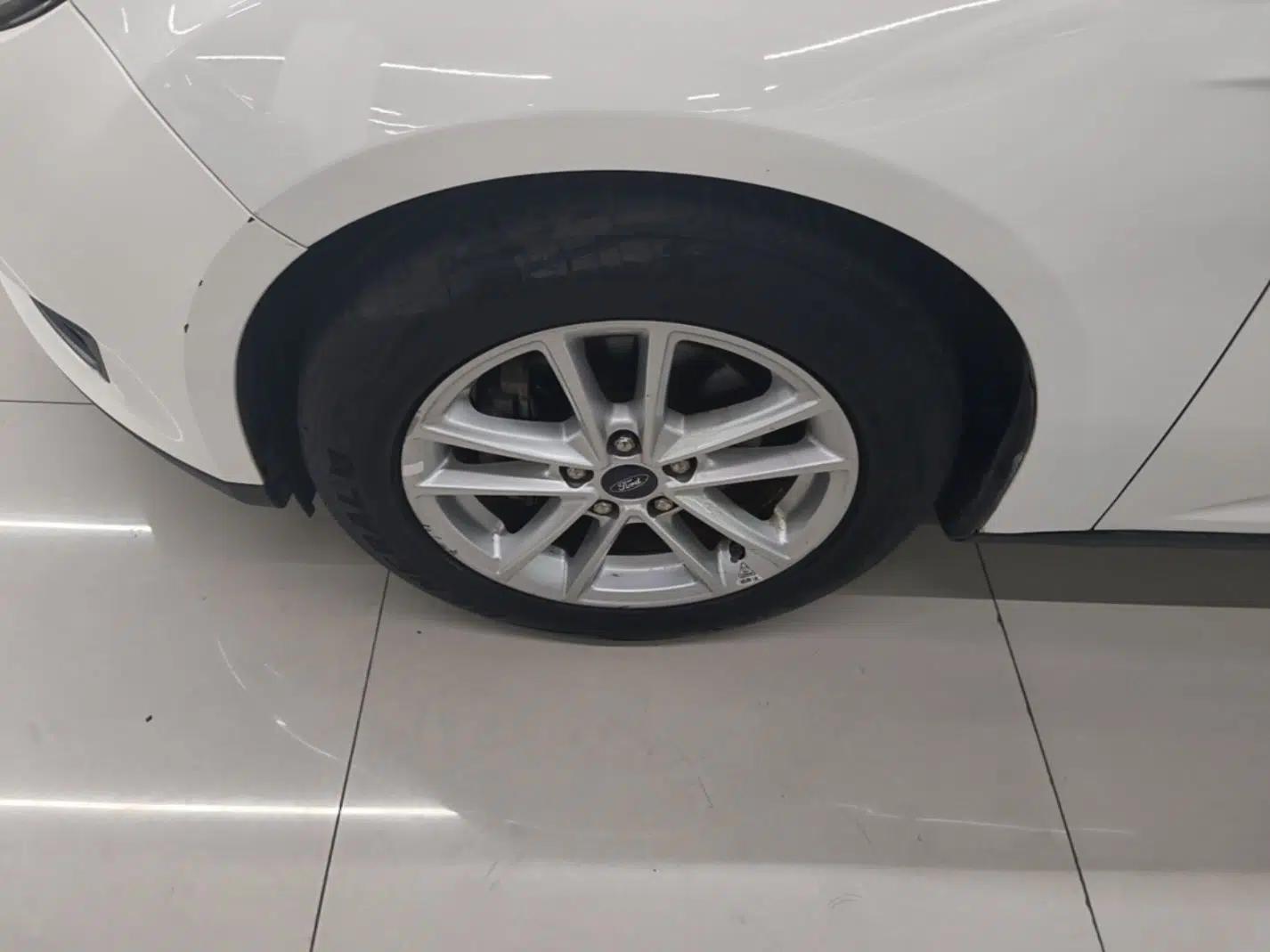 Ford Focus 2017 Sedan 1.6L Automatic Fashion Edition Smart Drive Version — миниатюра 10