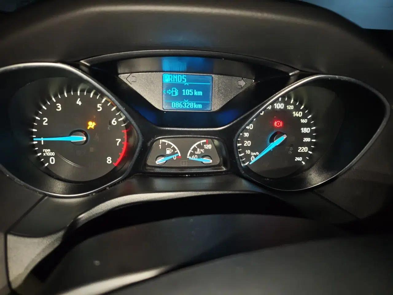 Ford Focus 2017 Sedan 1.6L Automatic Fashion Edition Smart Drive Version — миниатюра 12