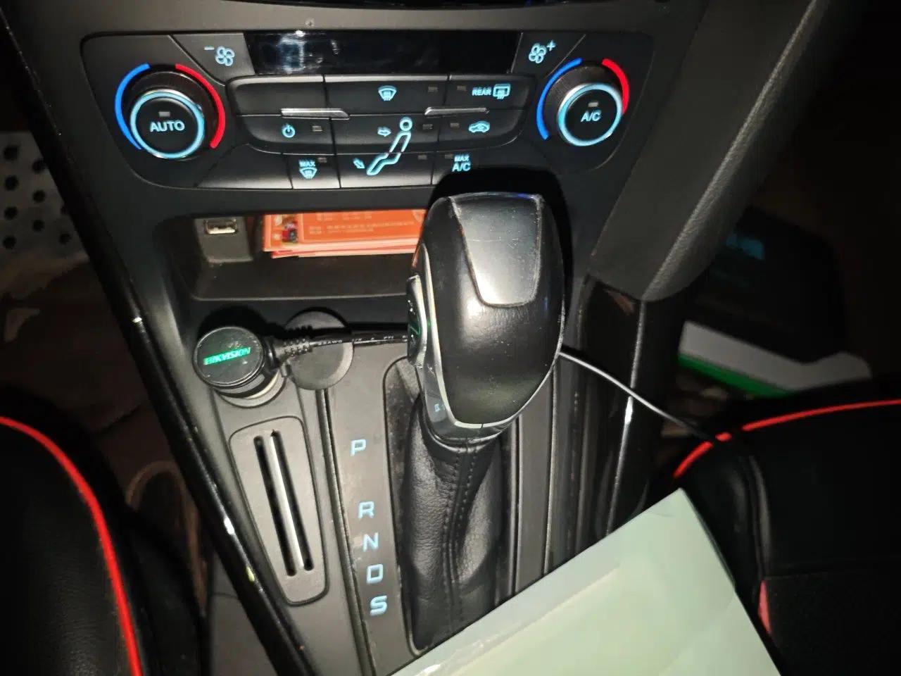 Ford Focus 2017 Sedan 1.6L Automatic Fashion Edition Smart Drive Version — миниатюра 14