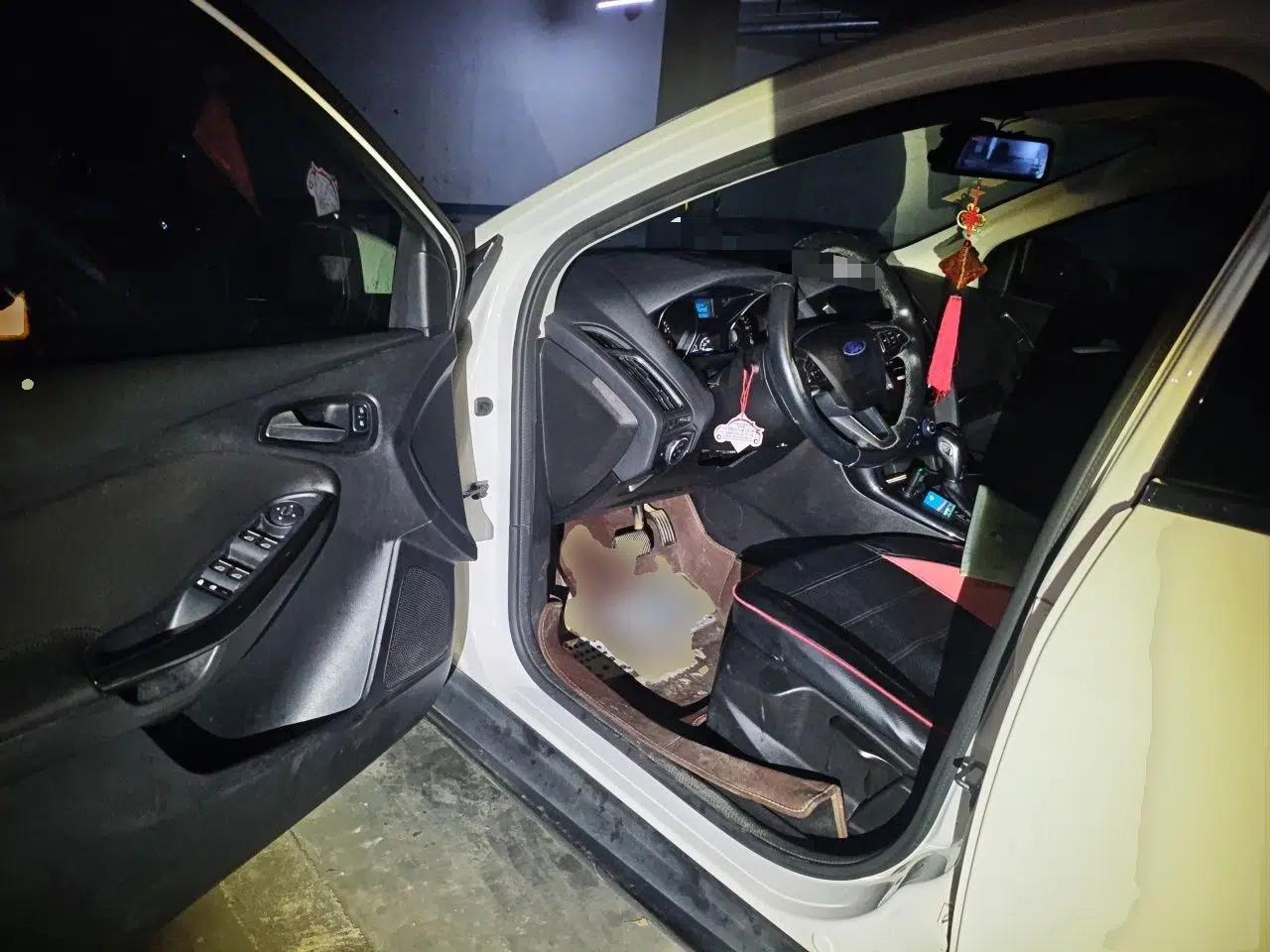 Ford Focus 2017 Sedan 1.6L Automatic Fashion Edition Smart Drive Version — миниатюра 16