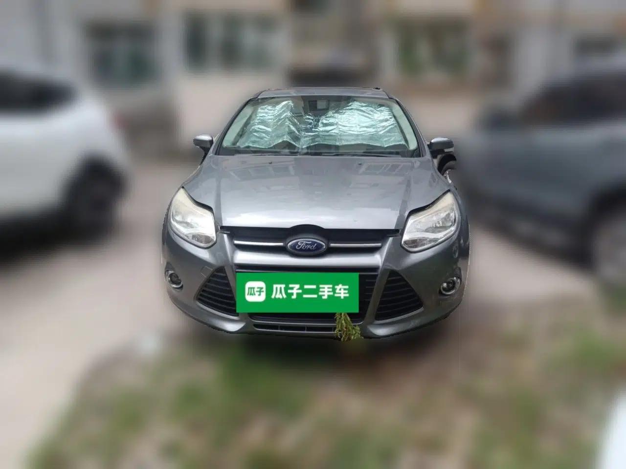 Ford Focus 2012 Hatchback 1.6L Automatic Fashion Edition — миниатюра 2