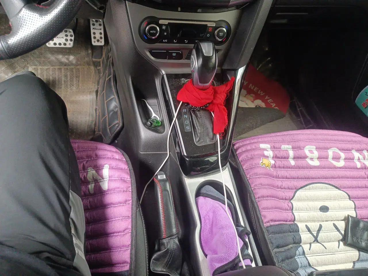 Ford Focus 2012 Hatchback 1.6L Automatic Fashion Edition — миниатюра 14
