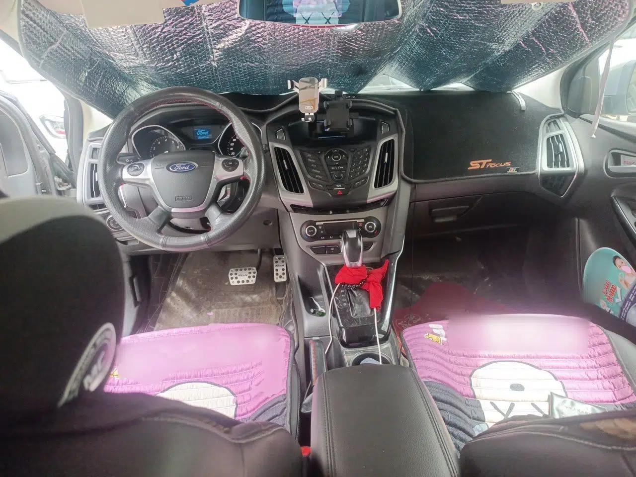 Ford Focus 2012 Hatchback 1.6L Automatic Fashion Edition — миниатюра 9