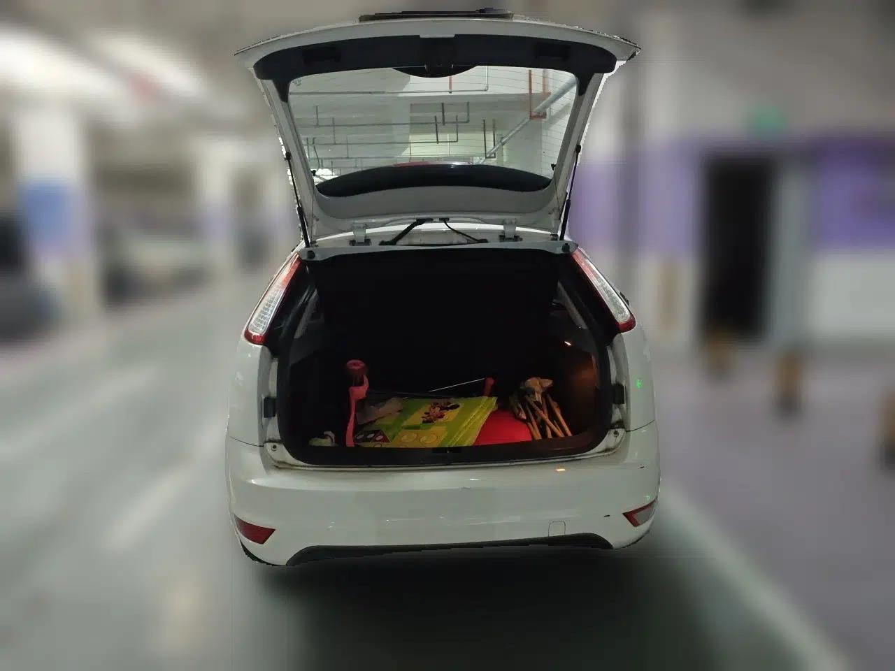 Ford Focus 2012 Hatchback Classic 1.8L Manual Base Model — миниатюра 19