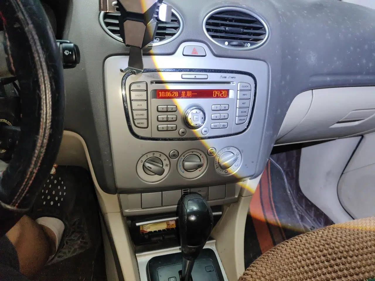 Ford Focus 2009 Sedan 1.8L Automatic Fashion Edition — миниатюра 13