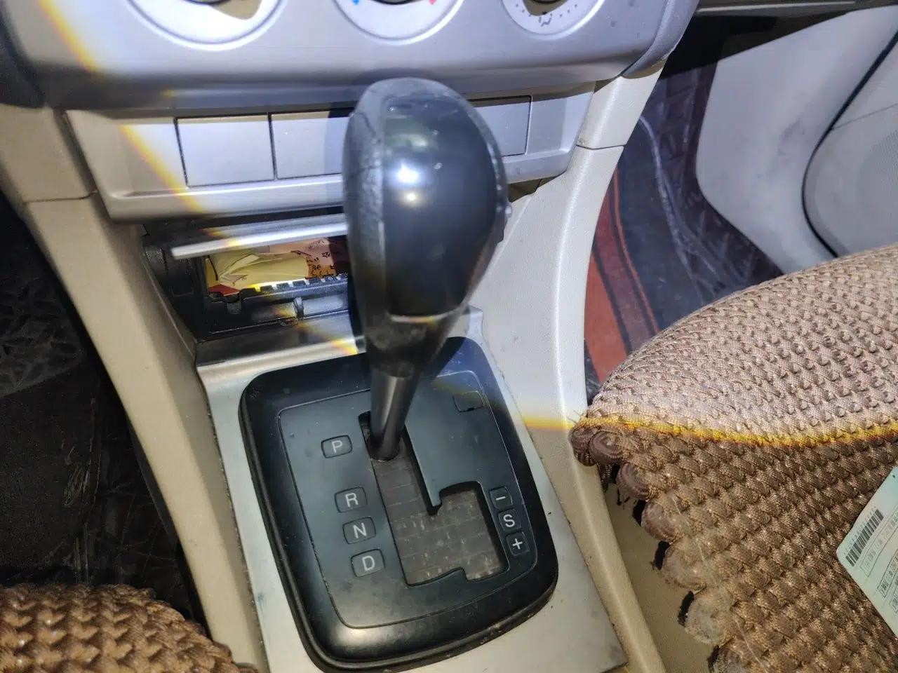 Ford Focus 2009 Sedan 1.8L Automatic Fashion Edition — миниатюра 14