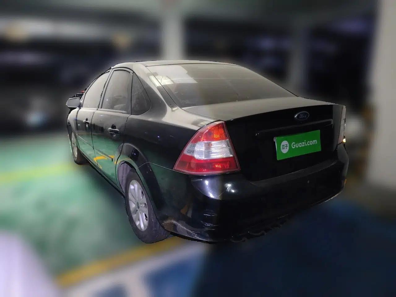 Ford Focus 2009 Sedan 1.8L Automatic Fashion Edition — миниатюра 4