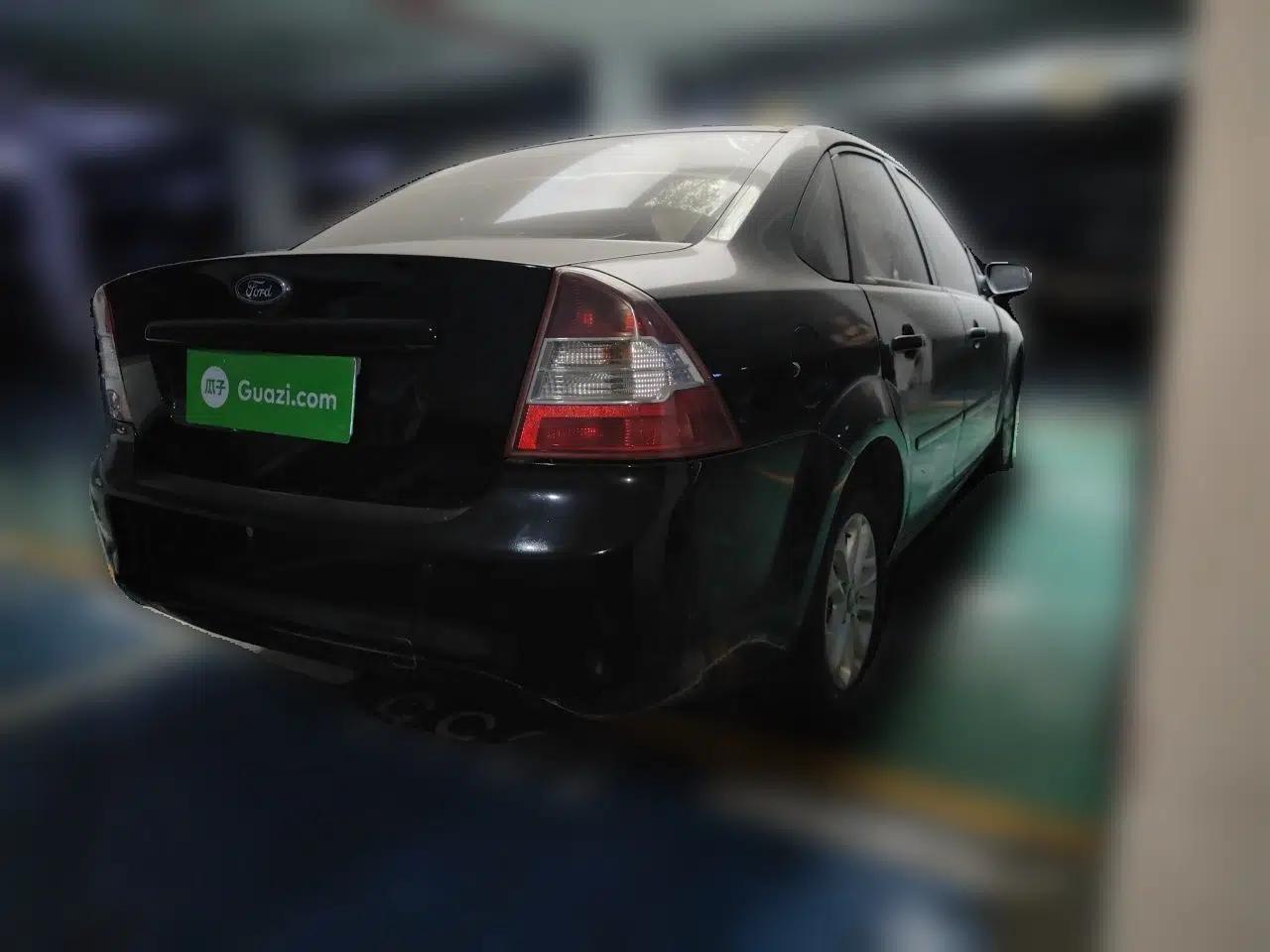 Ford Focus 2009 Sedan 1.8L Automatic Fashion Edition — миниатюра 6