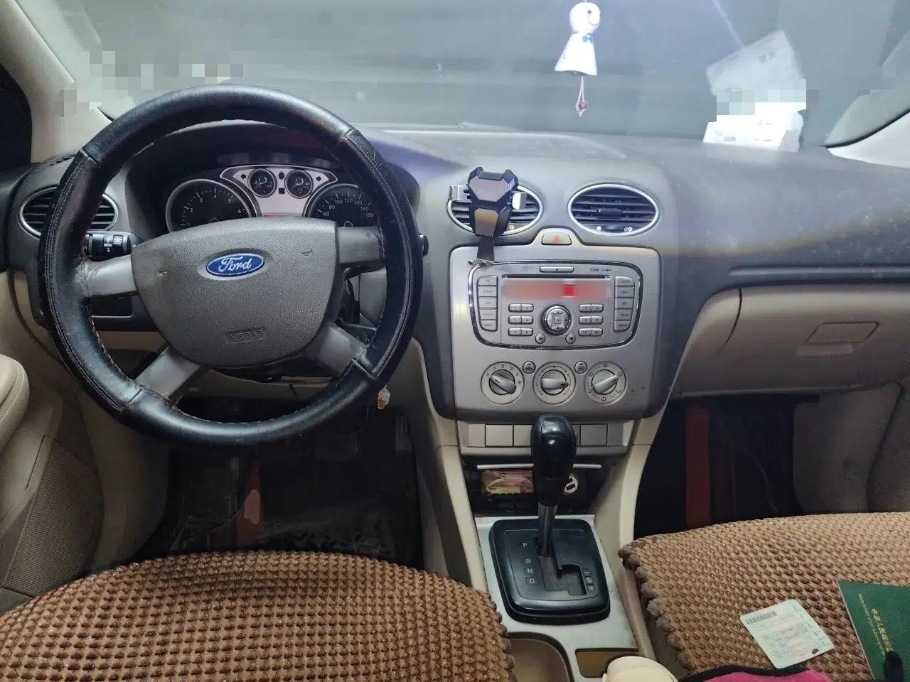 Ford Focus 2009 Sedan 1.8L Automatic Fashion Edition — миниатюра 9