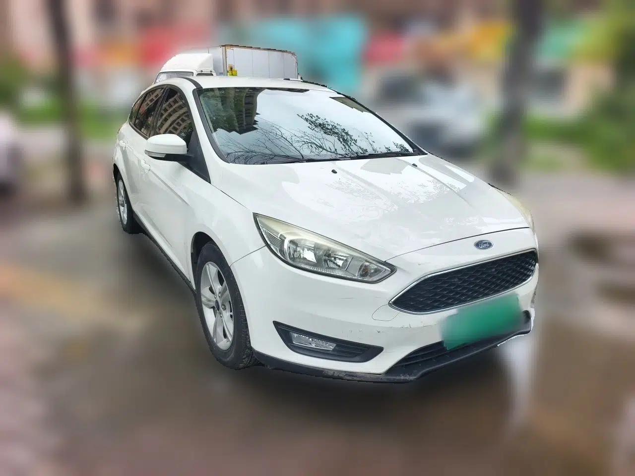 Ford Focus 2017 Hatchback 1.6L Manual Comfort Plus SmartDrive Edition — миниатюра 3