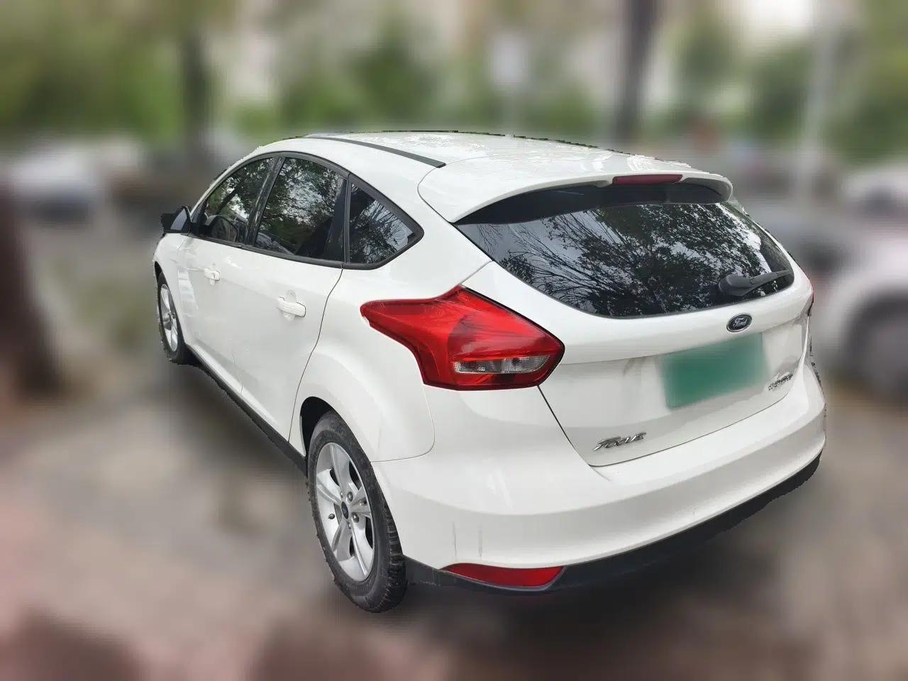 Ford Focus 2017 Hatchback 1.6L Manual Comfort Plus SmartDrive Edition — миниатюра 4