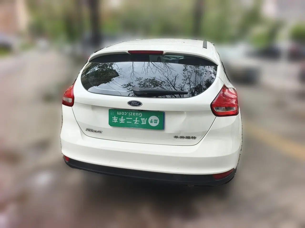 Ford Focus 2017 Hatchback 1.6L Manual Comfort Plus SmartDrive Edition — миниатюра 5