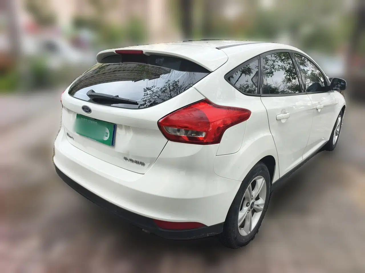 Ford Focus 2017 Hatchback 1.6L Manual Comfort Plus SmartDrive Edition — миниатюра 6