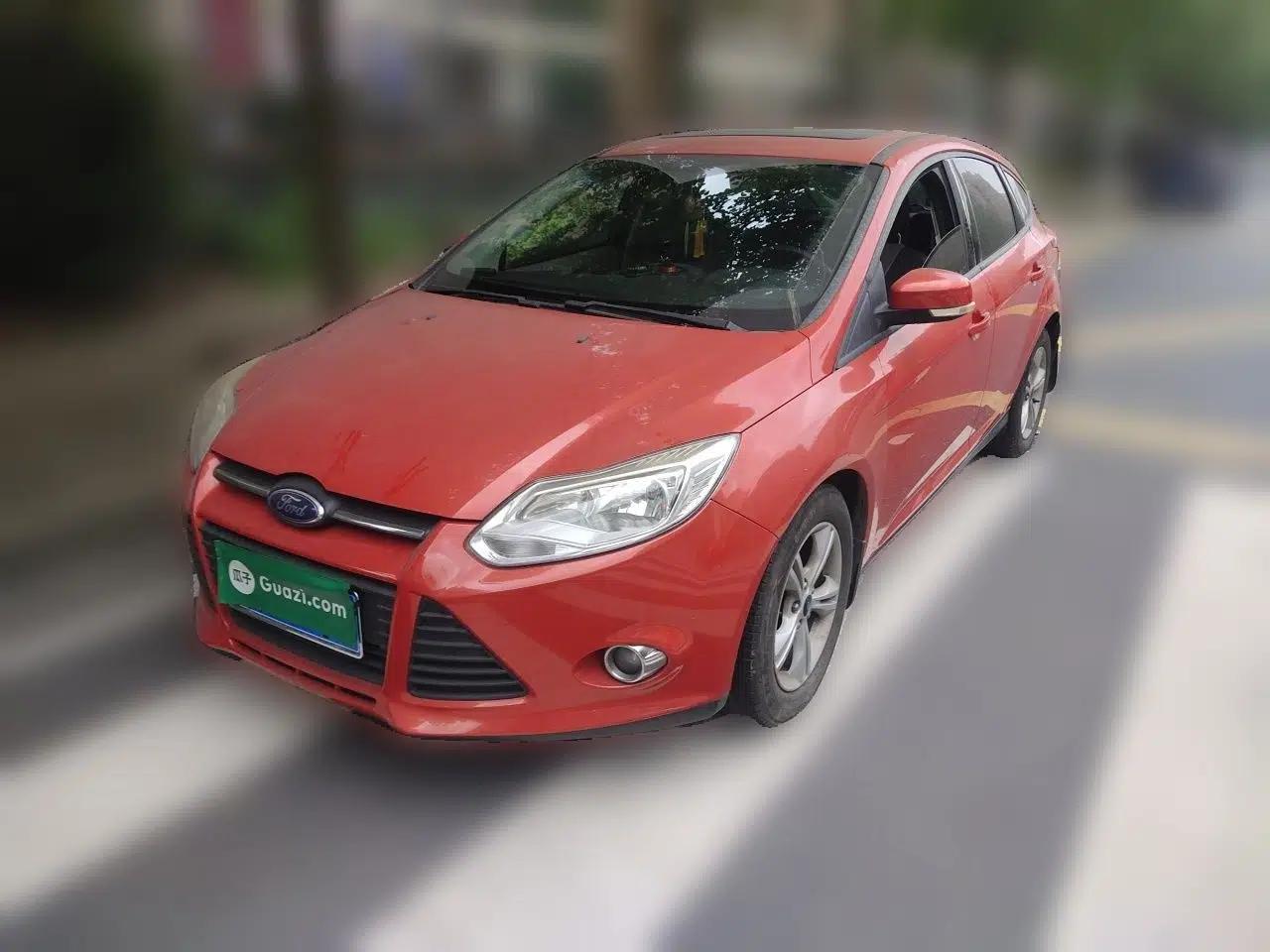 Ford Focus 2012 Hatchback 1.6L Manual Fashion Edition — миниатюра 1