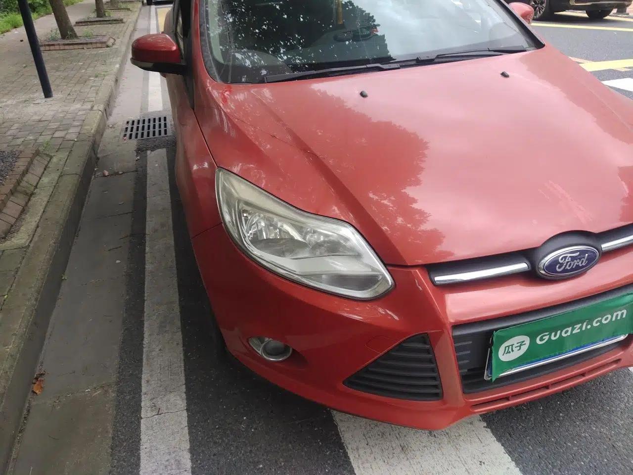 Ford Focus 2012 Hatchback 1.6L Manual Fashion Edition — миниатюра 7