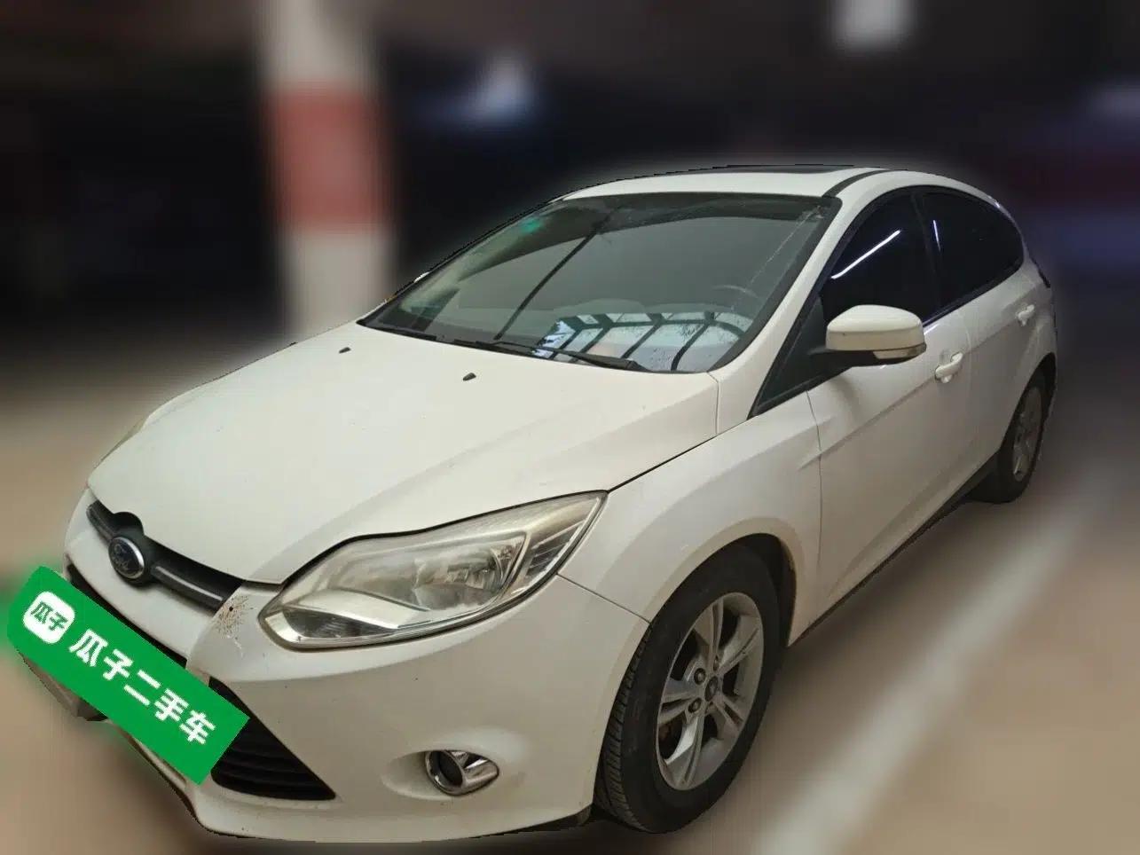 Ford Focus 2012 Hatchback 1.6L Automatic Fashion Edition — миниатюра 1