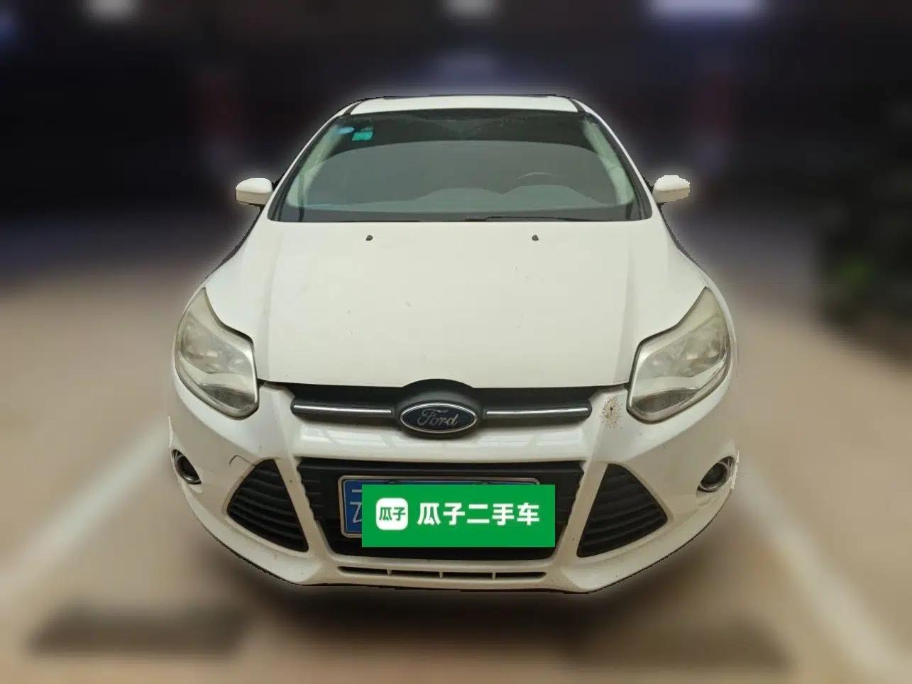 Ford Focus 2012 Hatchback 1.6L Automatic Fashion Edition — миниатюра 2